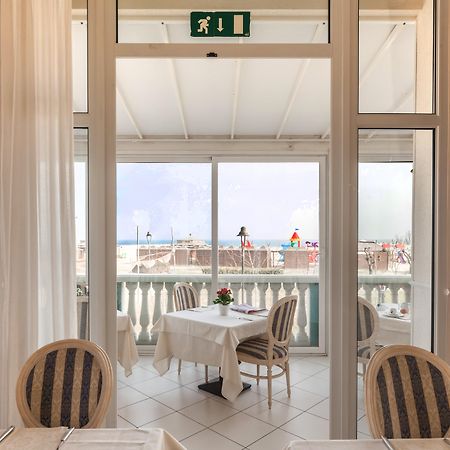 Hotel Baia Imperiale Rimini Bagian luar foto