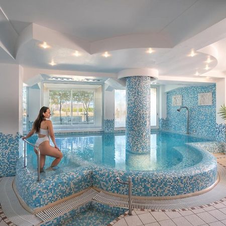 Hotel Baia Imperiale Rimini Bagian luar foto