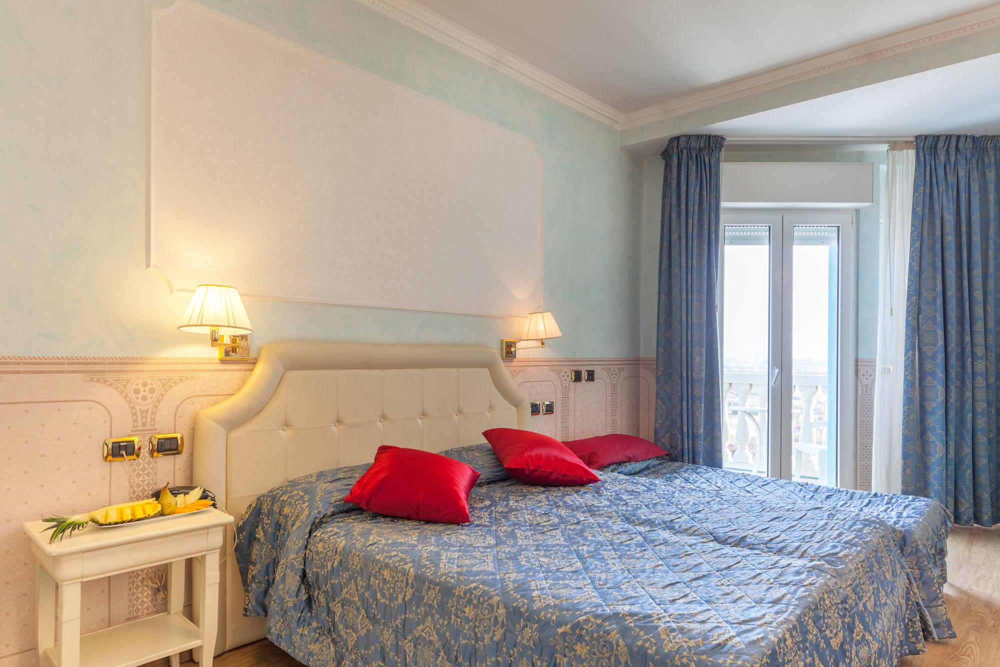 Hotel Baia Imperiale Rimini Bagian luar foto
