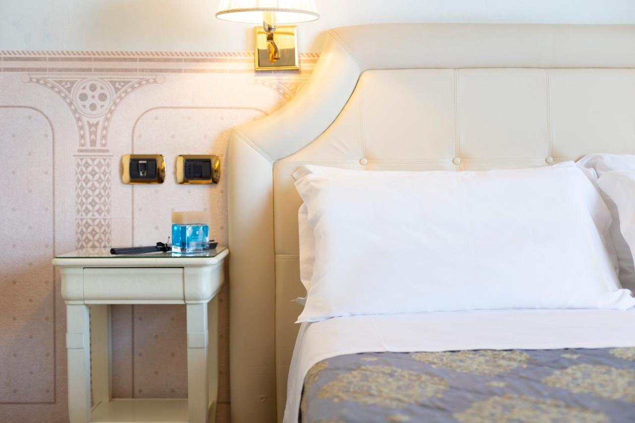 Hotel Baia Imperiale Rimini Bagian luar foto