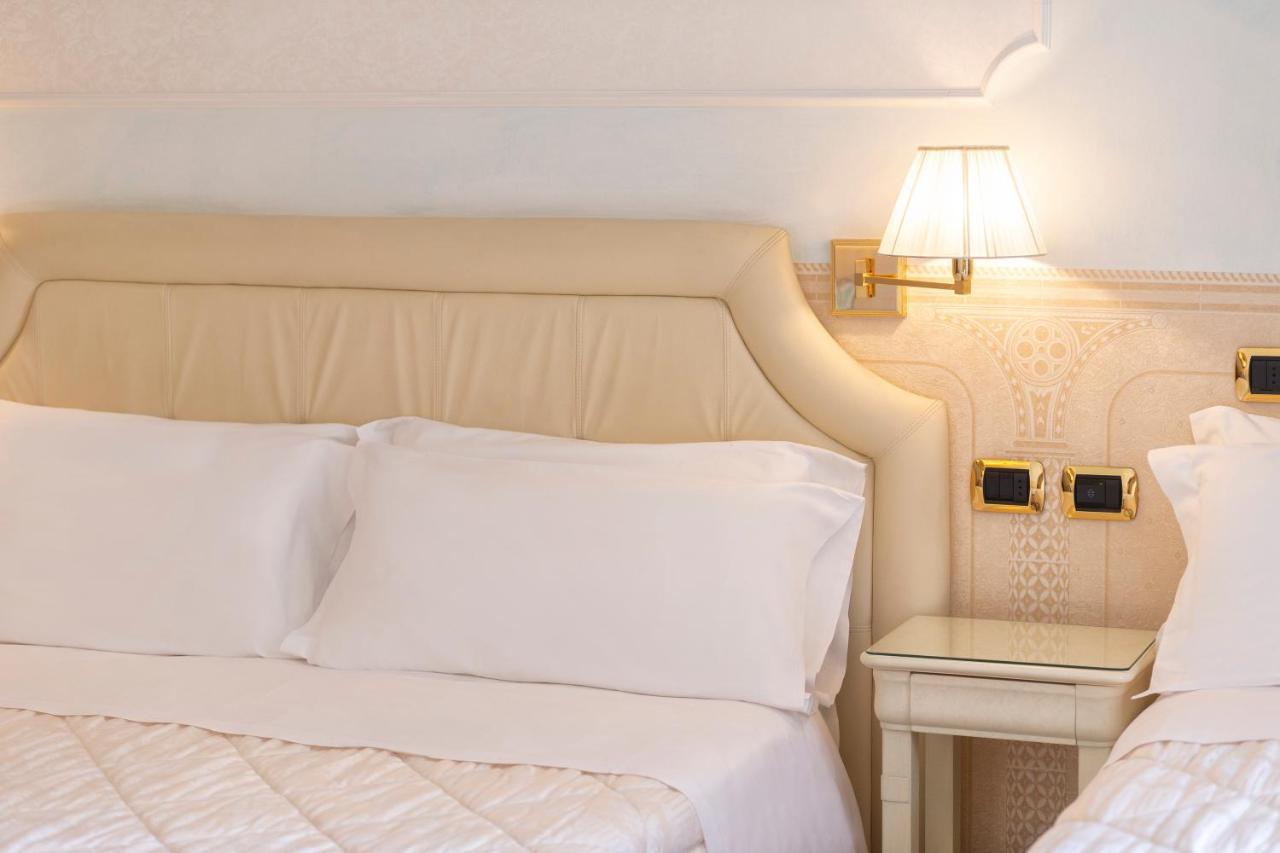 Hotel Baia Imperiale Rimini Bagian luar foto