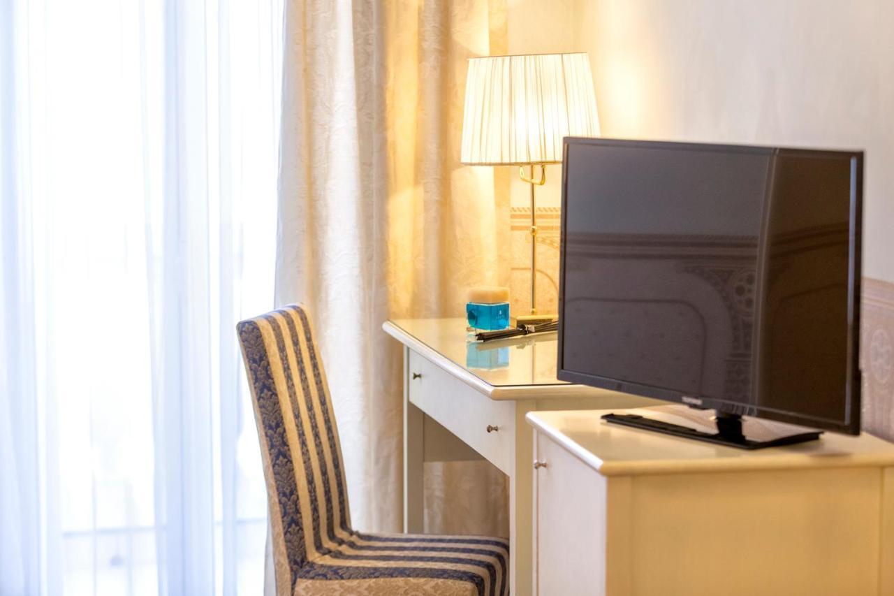 Hotel Baia Imperiale Rimini Bagian luar foto