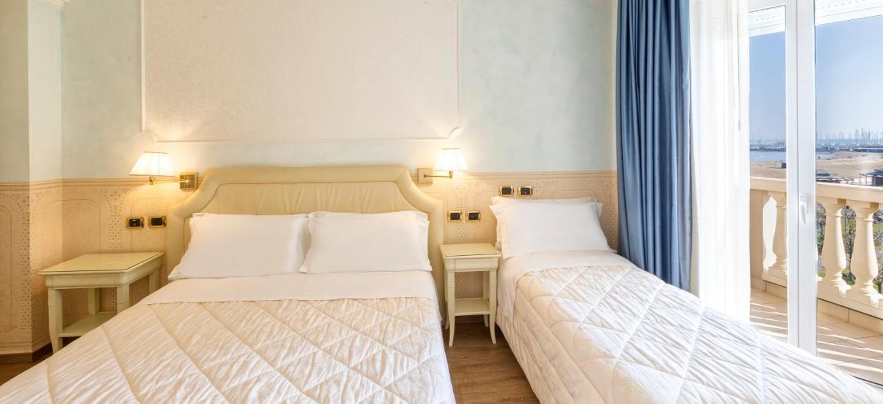 Hotel Baia Imperiale Rimini Bagian luar foto