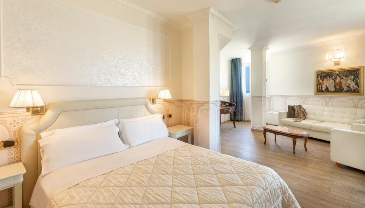 Hotel Baia Imperiale Rimini Bagian luar foto