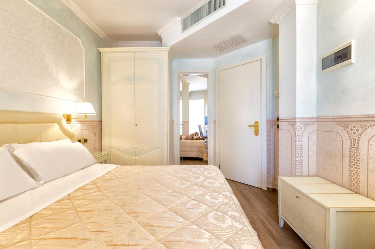 Hotel Baia Imperiale Rimini Bagian luar foto