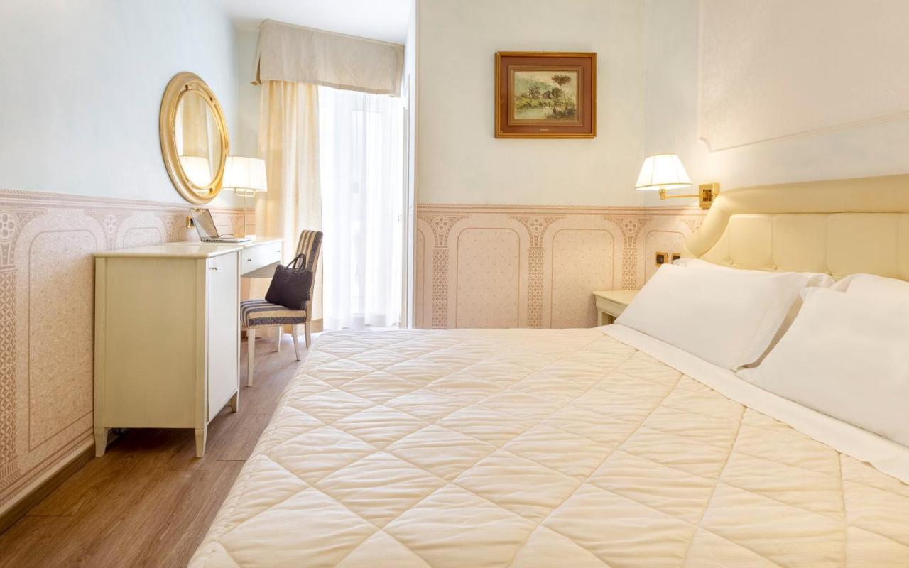 Hotel Baia Imperiale Rimini Bagian luar foto
