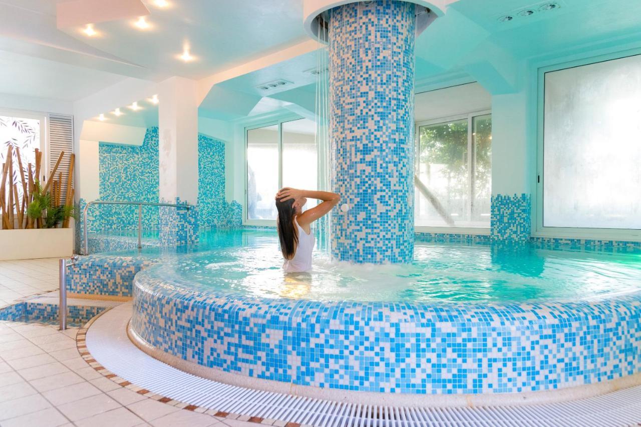 Hotel Baia Imperiale Rimini Bagian luar foto