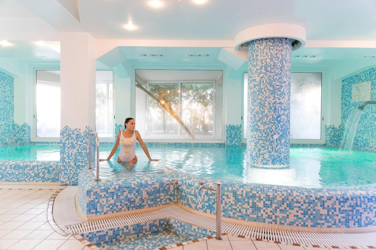 Hotel Baia Imperiale Rimini Bagian luar foto