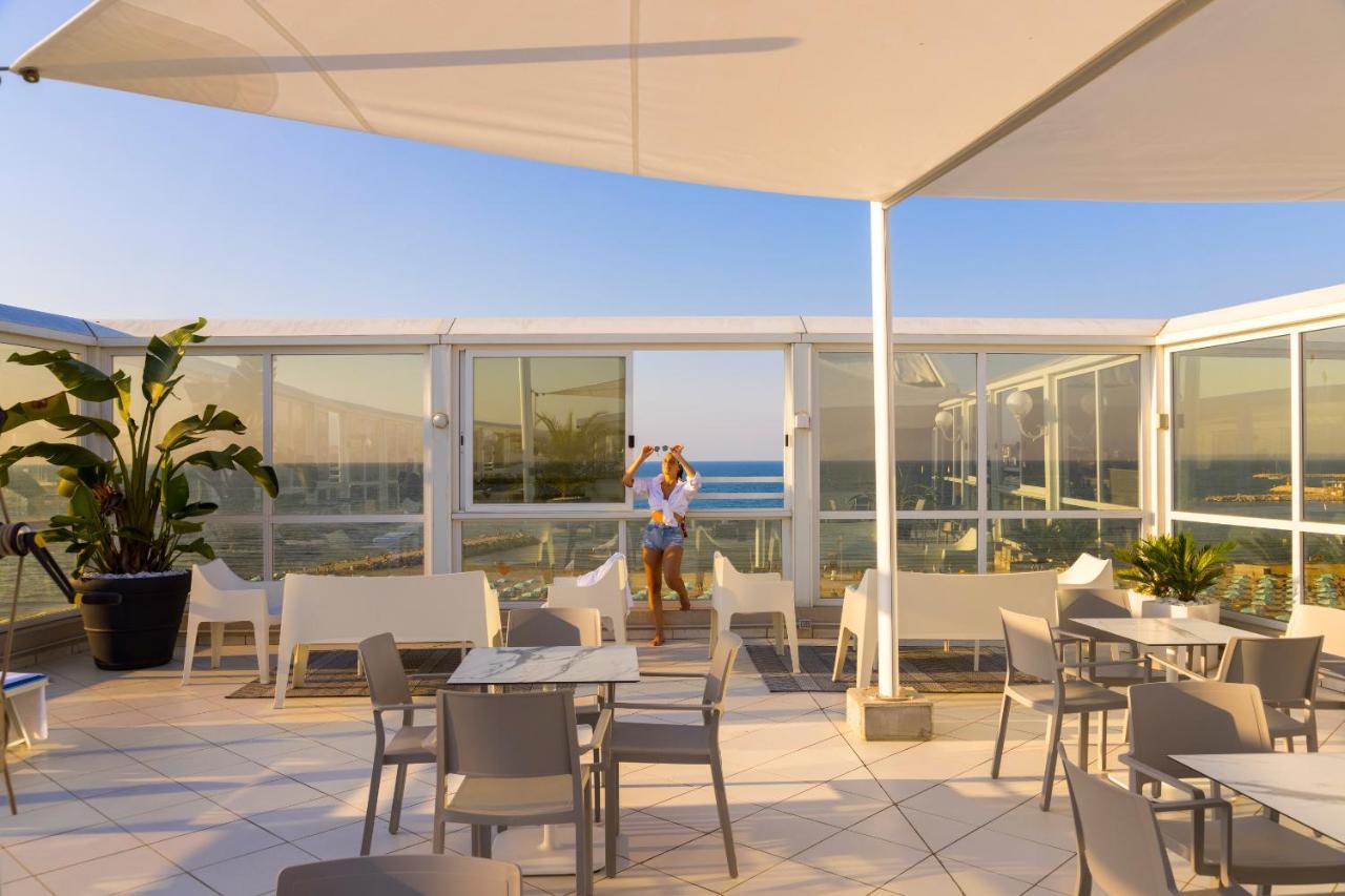 Hotel Baia Imperiale Rimini Bagian luar foto