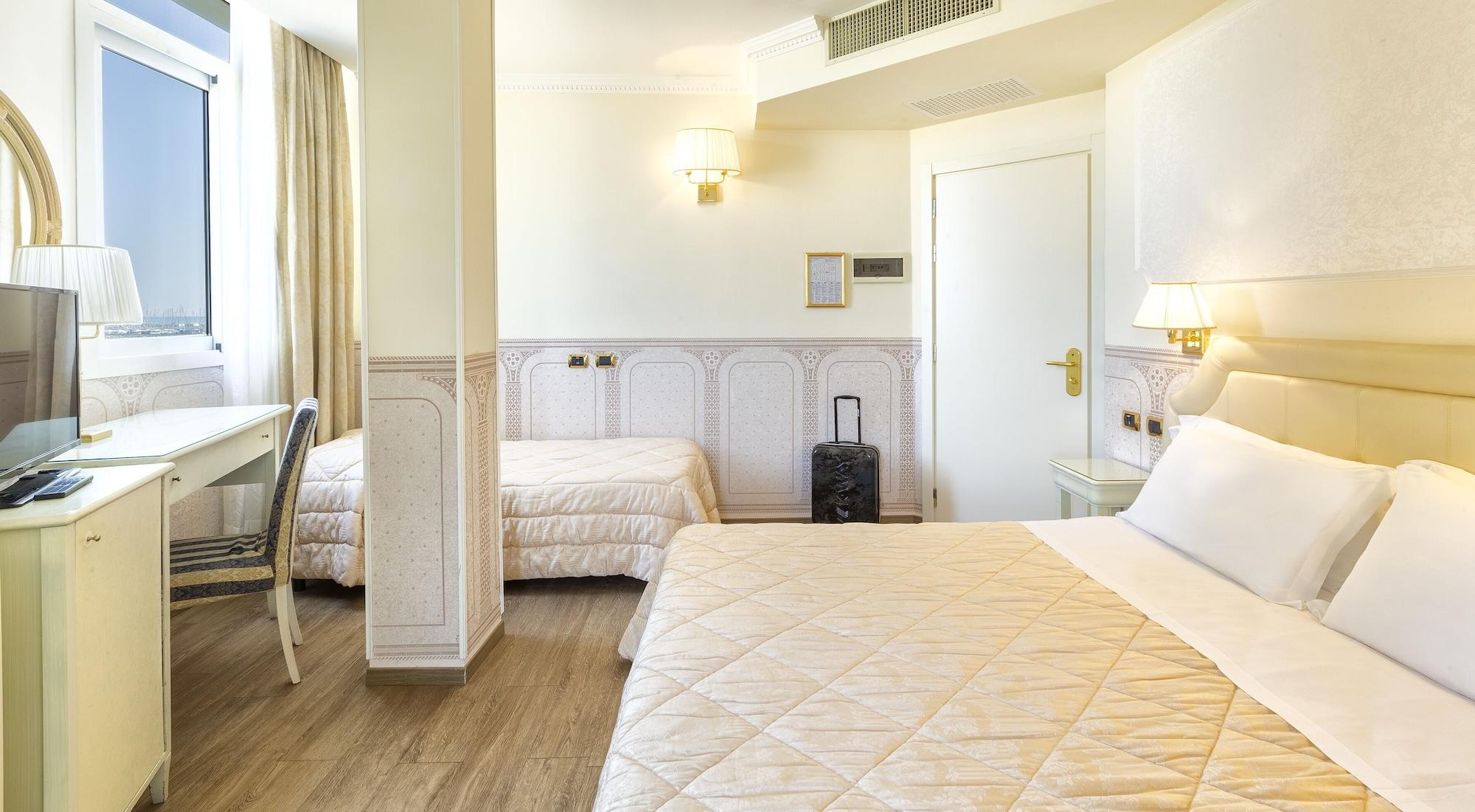 Hotel Baia Imperiale Rimini Bagian luar foto