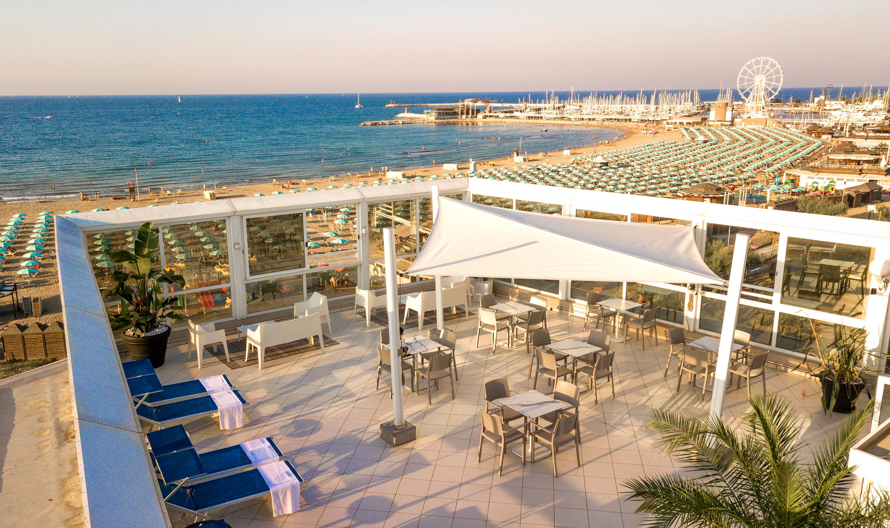 Hotel Baia Imperiale Rimini Bagian luar foto