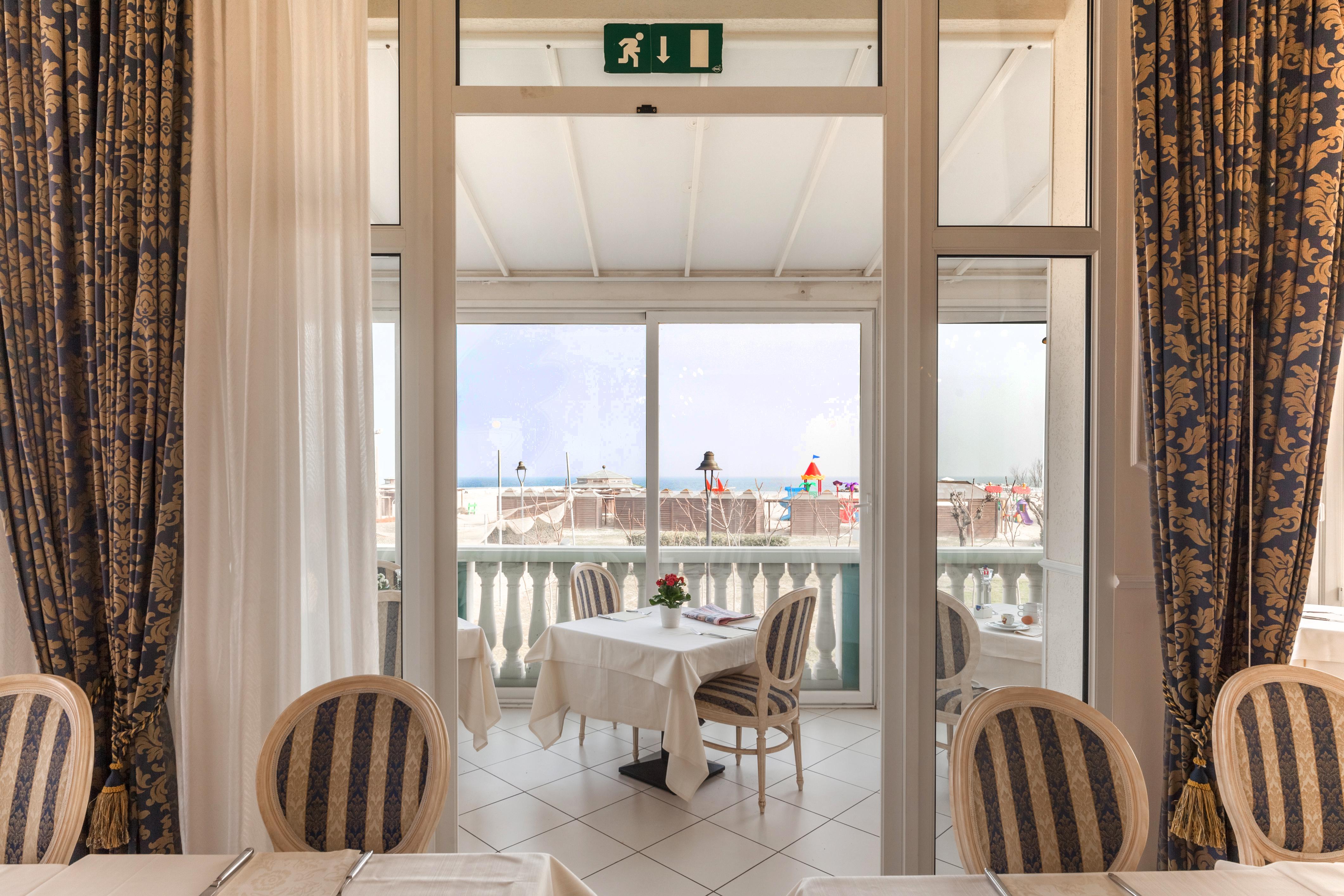 Hotel Baia Imperiale Rimini Bagian luar foto